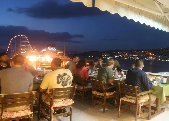 Liman فندق كوشاداسيه